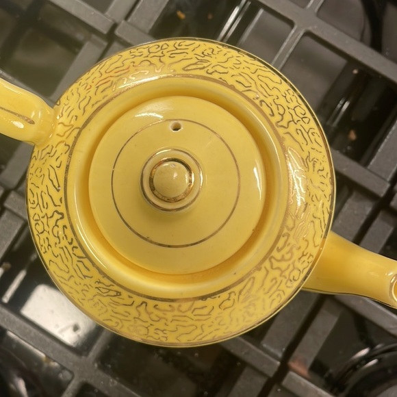 MCM Halls pottery teapot. Small chip on nose some fading on design. - Picture 4 of 7